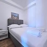 Central Beach Apartment *