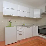 Lägenhet Central Beach Apartment Makarska