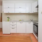 Central Beach Apartment Makarska