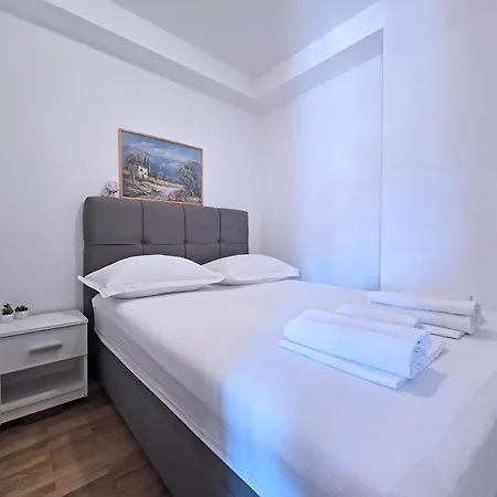 中央海滩公寓 *