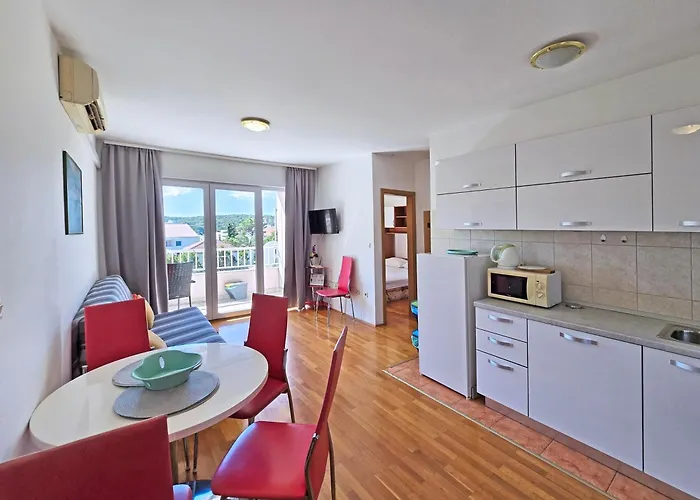 Апартаменты Central Beach Apartment *