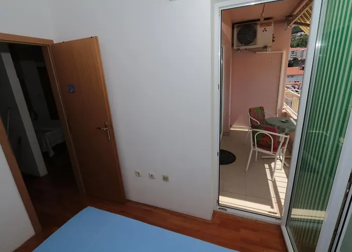 Central Beach Apartment Апартаменты Макарска