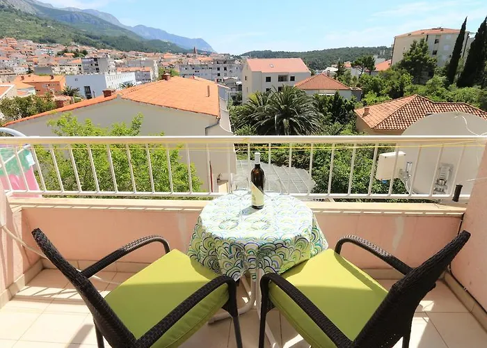 Central Beach Apartment Макарска
