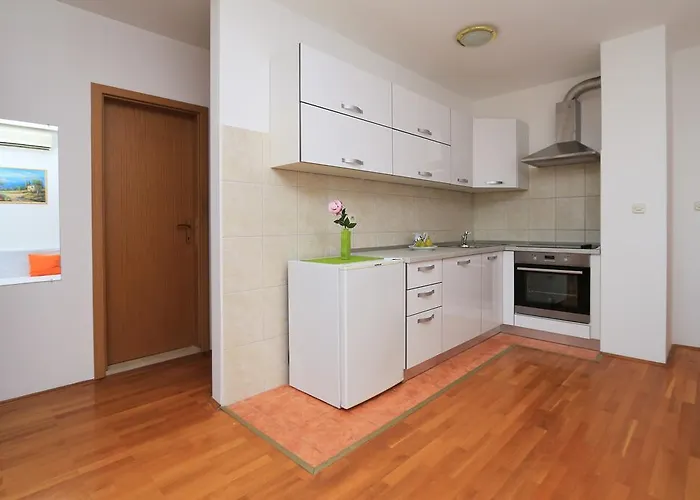 Апартаменты Central Beach Apartment *