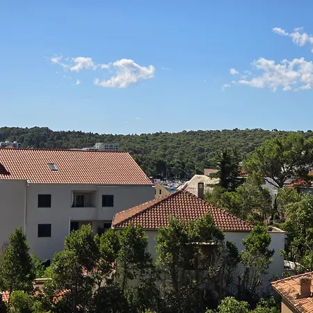 Central Beach Apartment Makarska