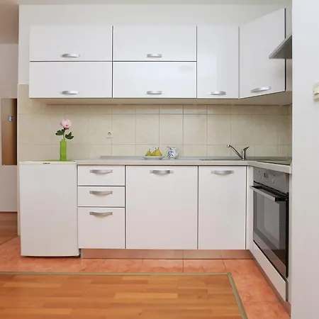 Central Beach Apartment Makarska