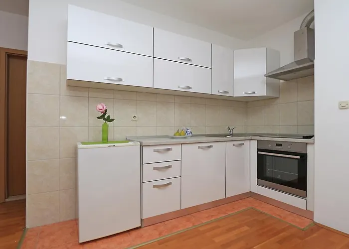 Daire Central Beach Apartment Makarska