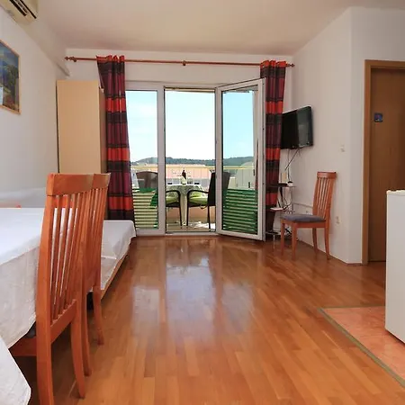 Apartman Central Beach Apartment Makarska